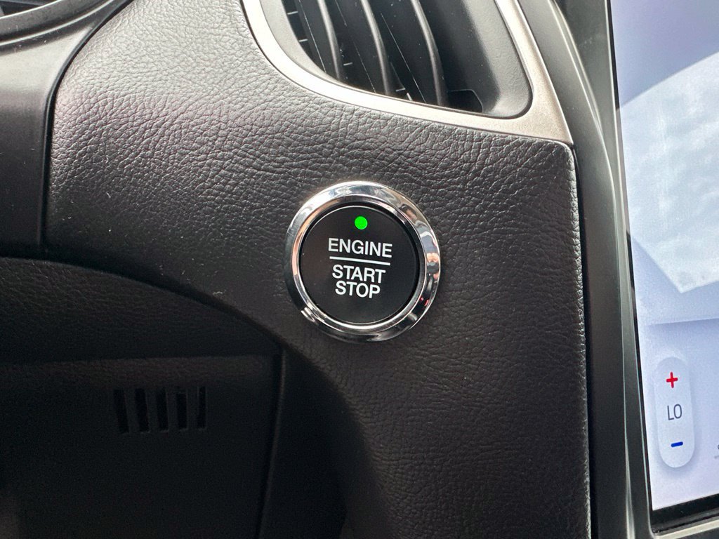 Used 2024 Ford Edge SEL AWD/4WD image 10