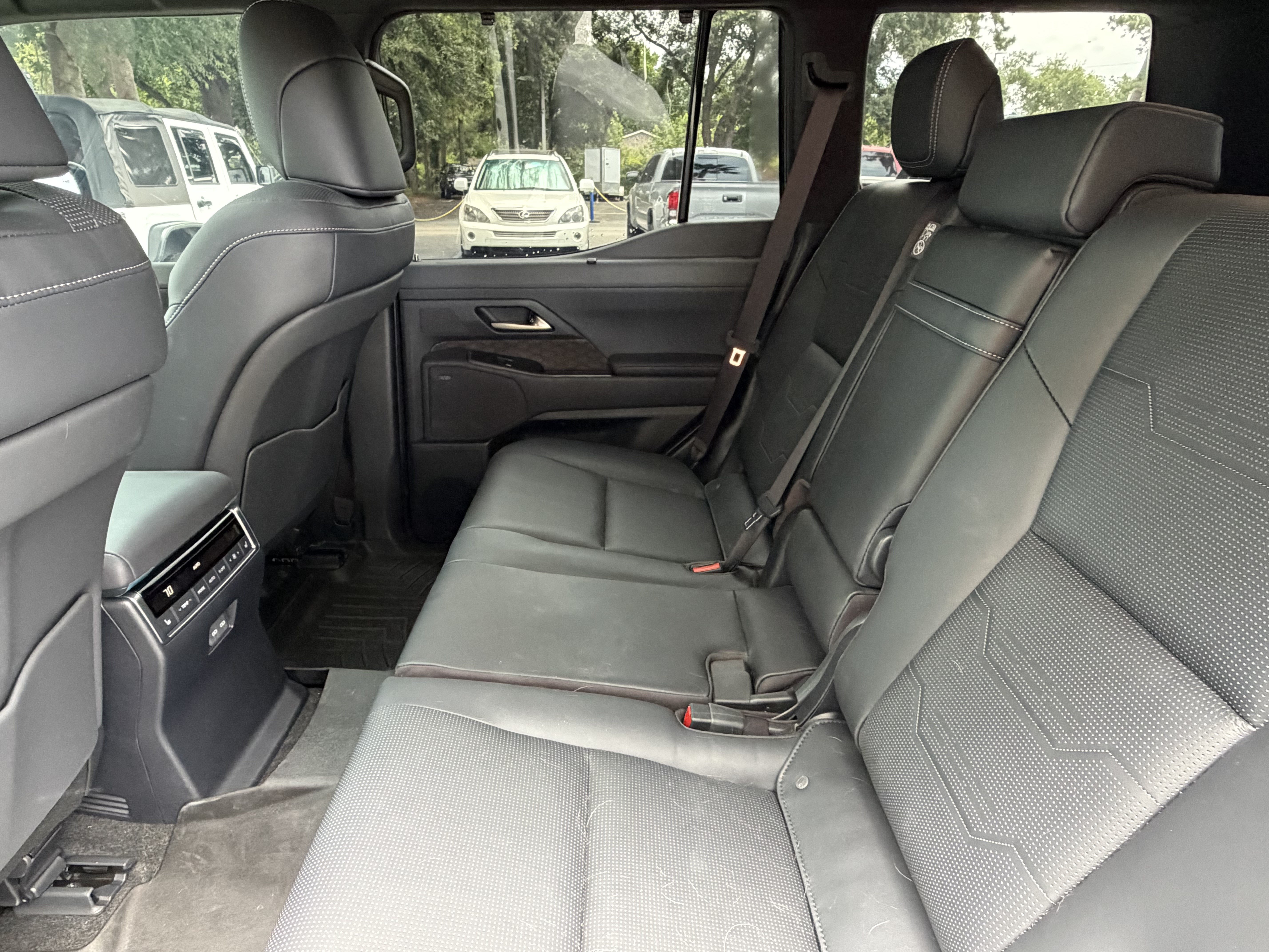 Used 2026 Lexus GX 550 w/ Accessory Package (2T) AWD/4WD image 32