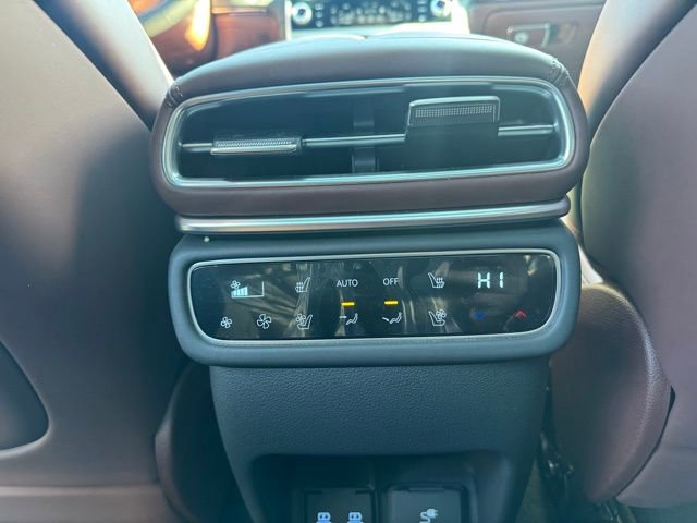 Certified 2025 Genesis GV80 3.5T Prestige image 44