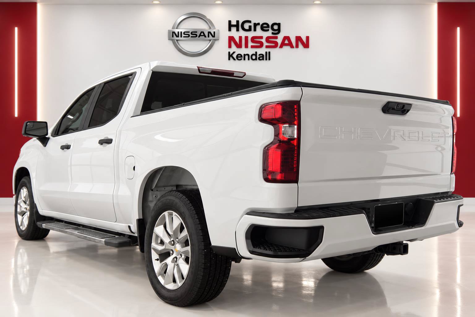 Used 2023 Chevrolet Silverado 1500 Custom RWD image 2