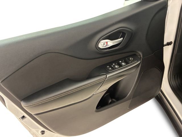 Used 2016 Jeep Cherokee Sport w/ Safety Group image 13