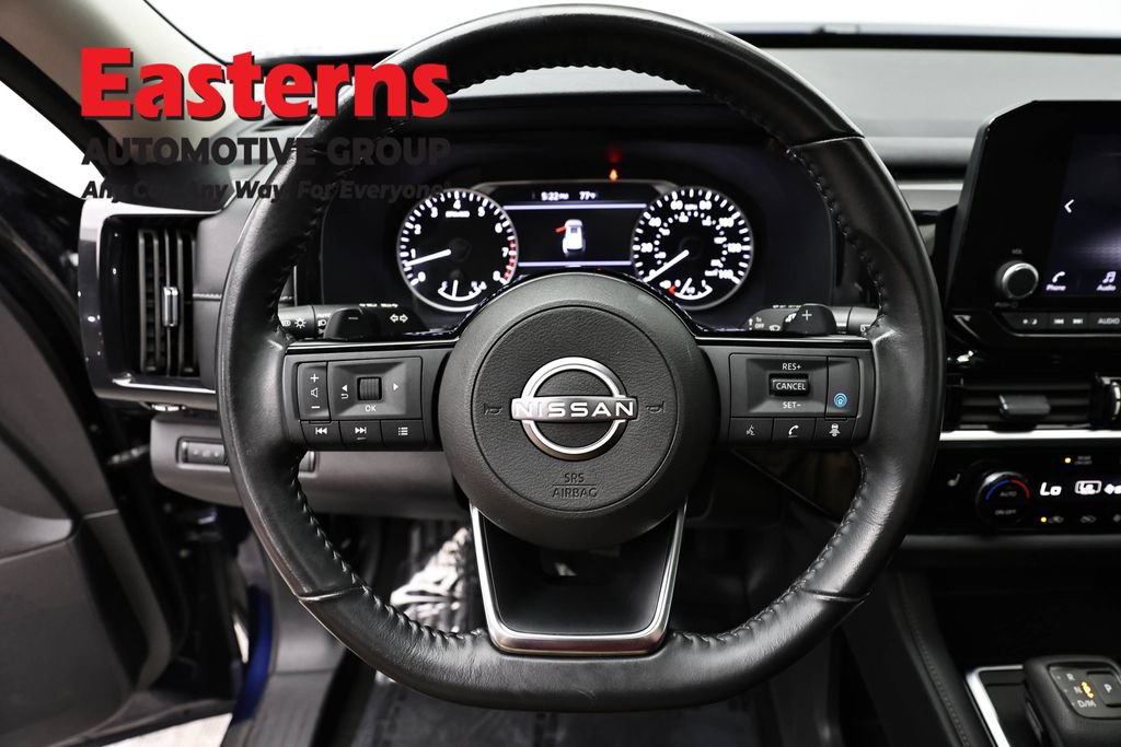 Used 2023 Nissan Pathfinder SV w/ SV Premium Package AWD/4WD image 10