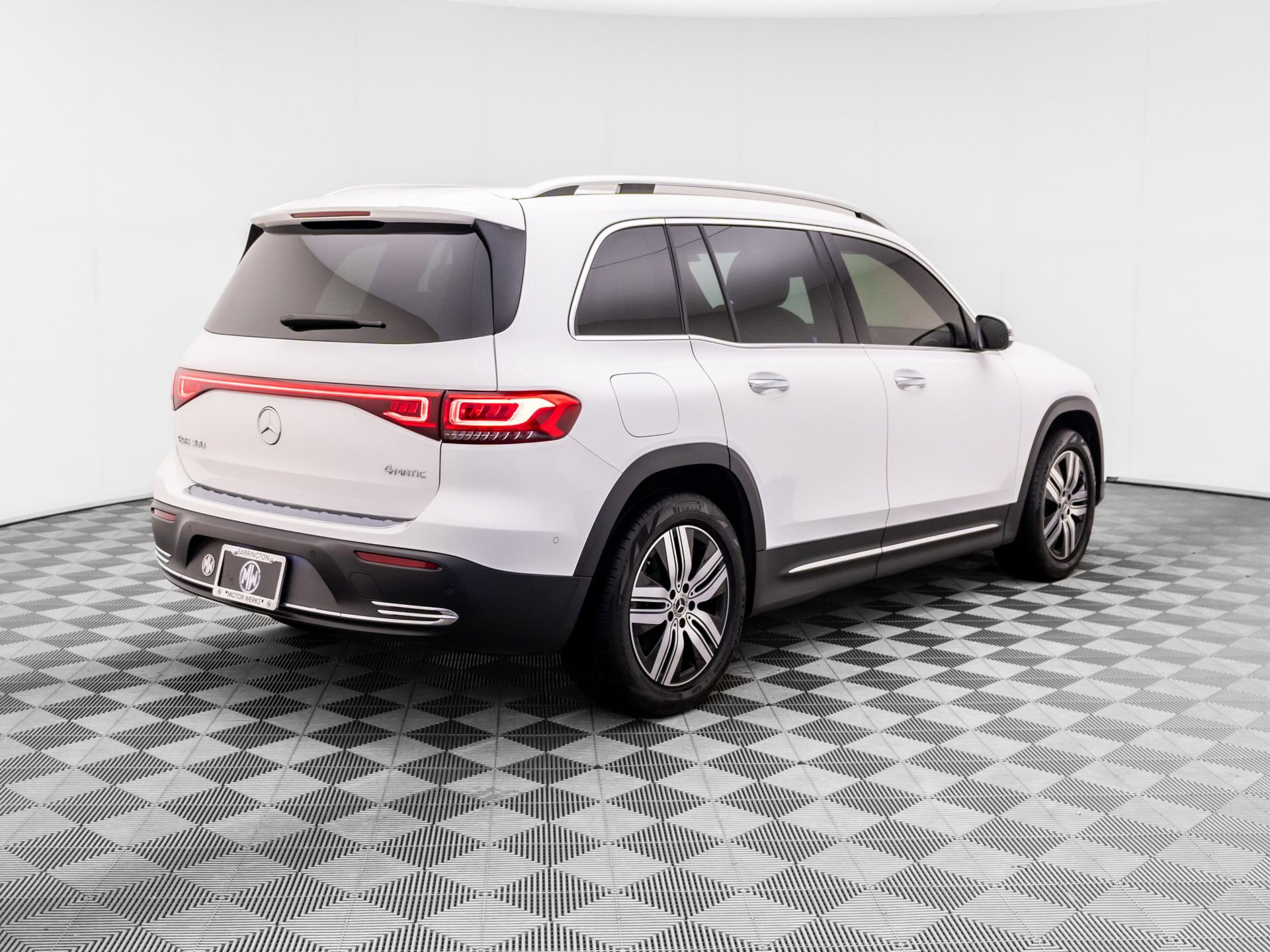 Used 2023 Mercedes-Benz EQB 300 4MATIC image 5