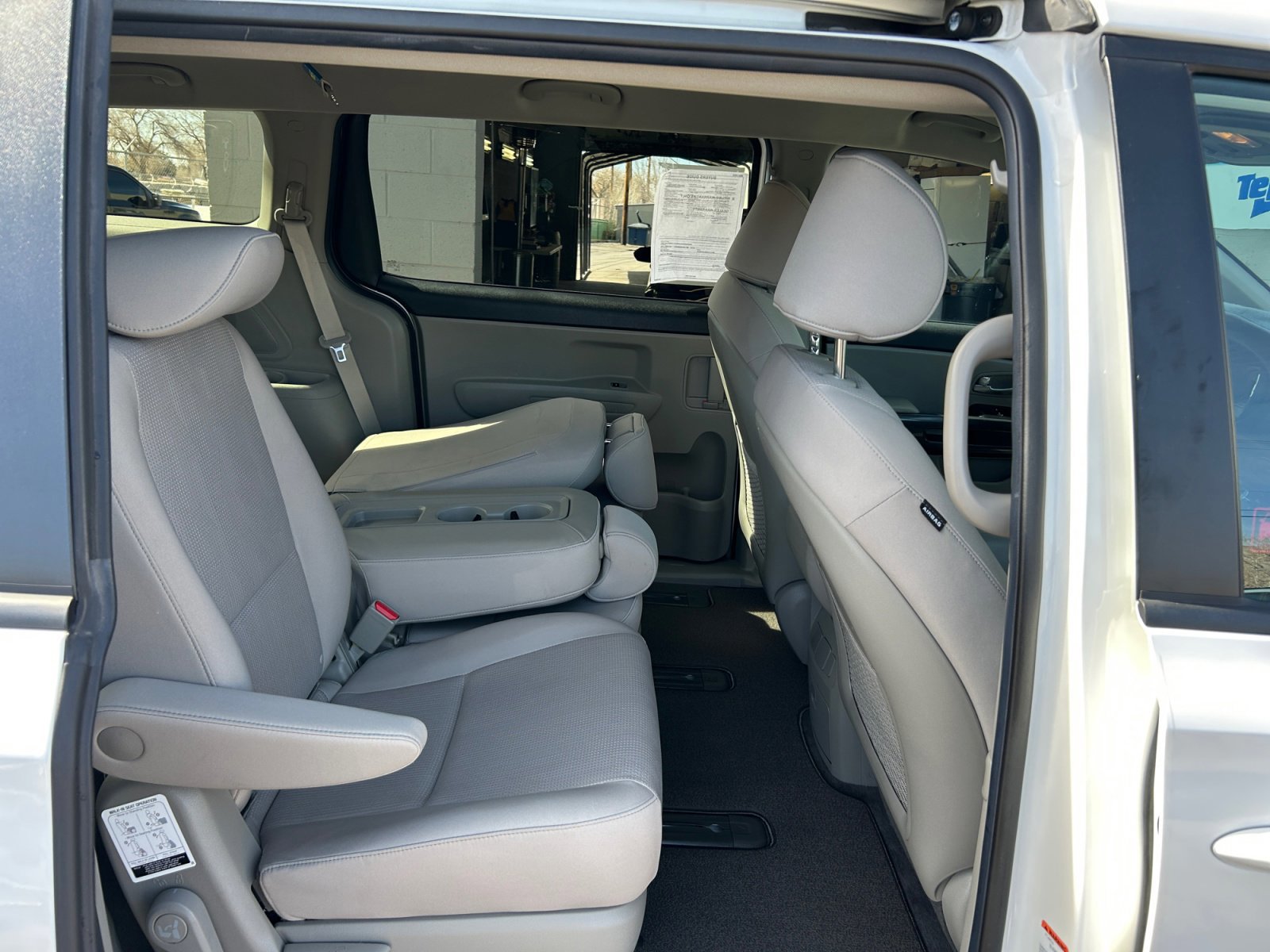 Used 2021 Kia Sedona LX image 31