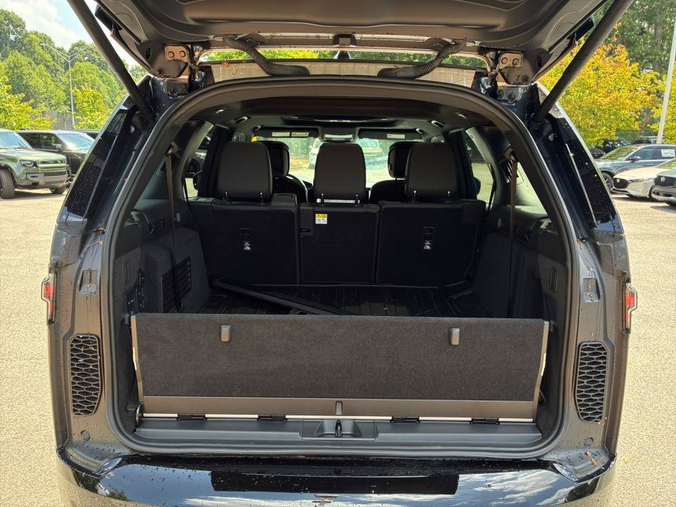 New 2026 Land Rover Discovery Limited Edition AWD/4WD image 15