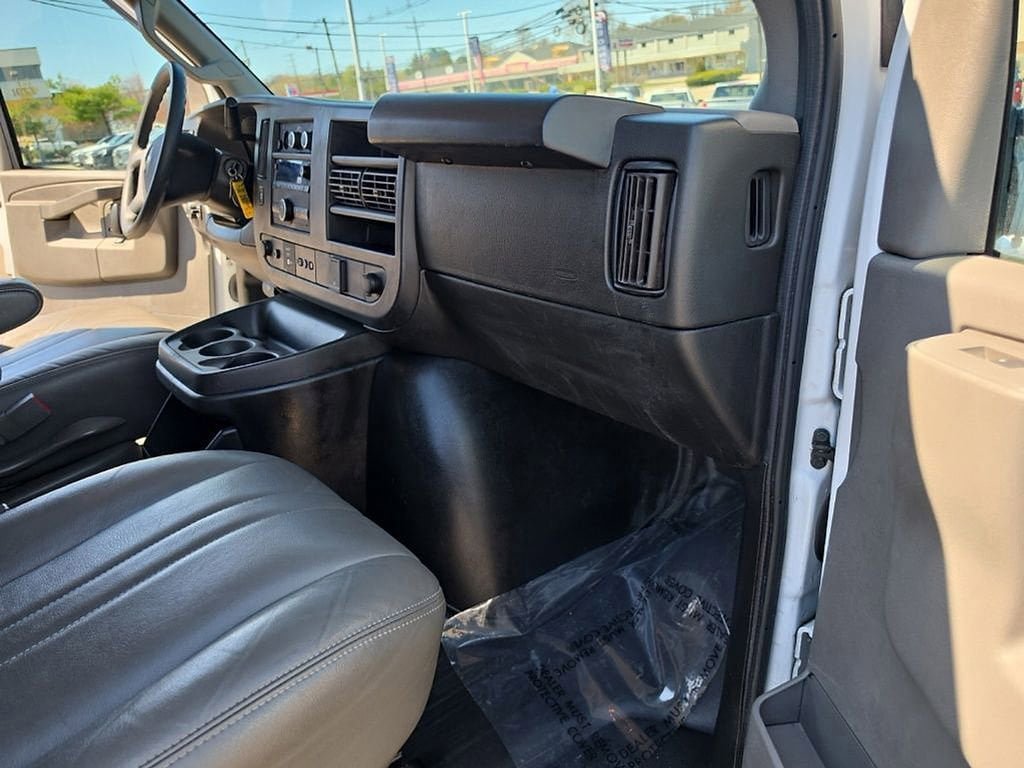 Used 2021 Chevrolet Express 2500 RWD image 30