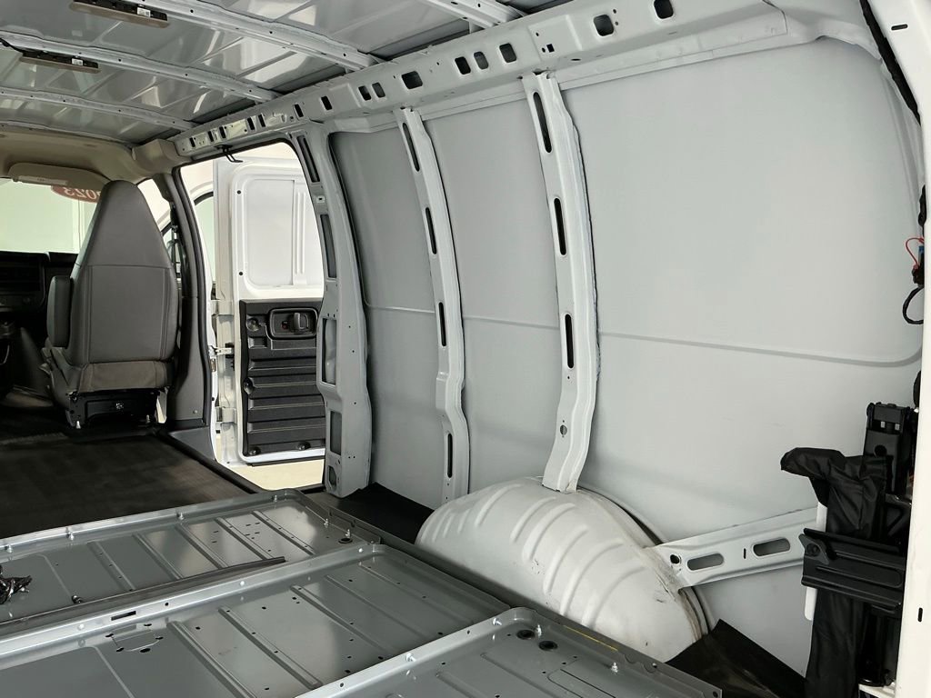 Used 2023 GMC Savana 2500 Extended w/ Driver Convenience Package image 32