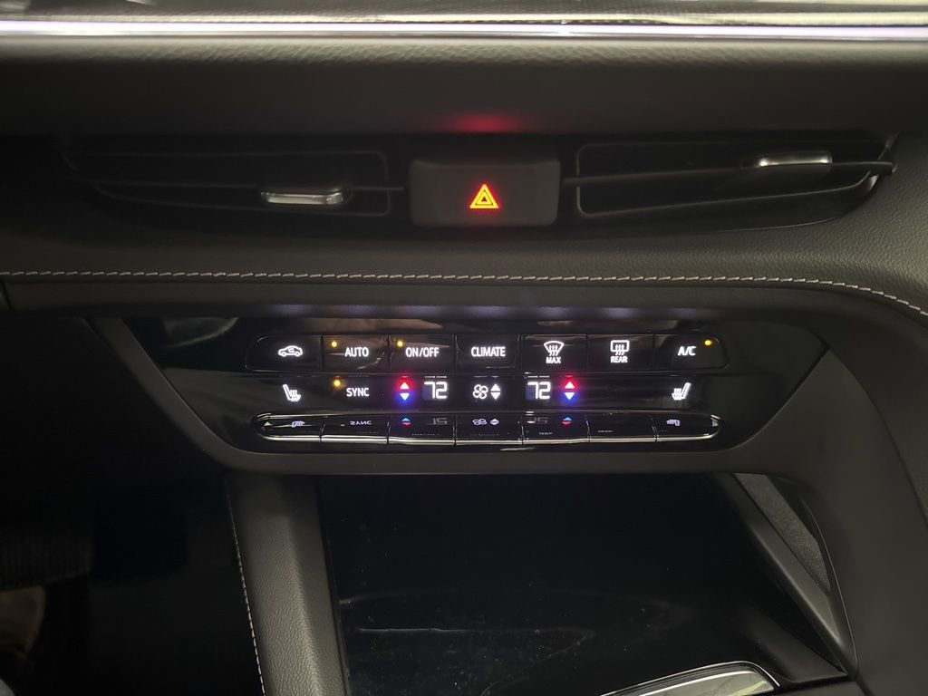 Used 2023 Buick Envision Essence image 32