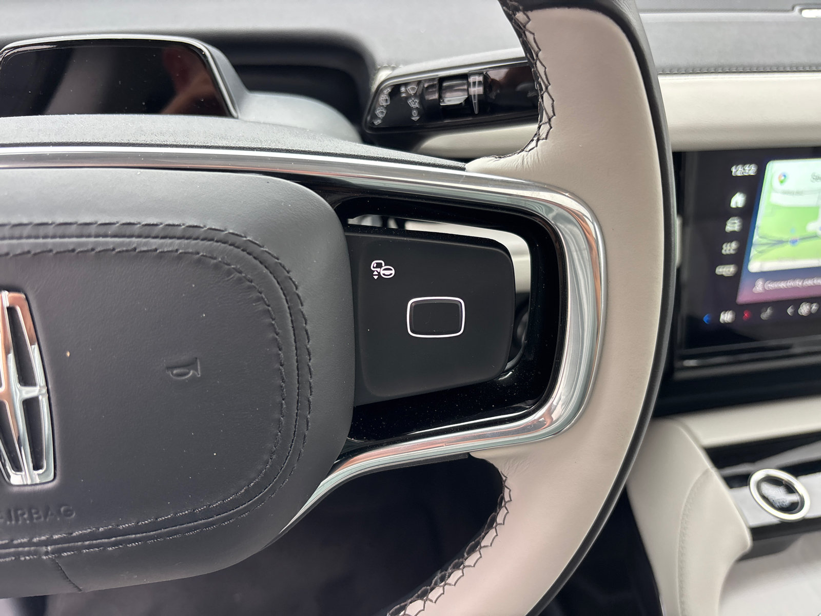 New 2026 Lincoln Navigator L Reserve AWD/4WD image 17
