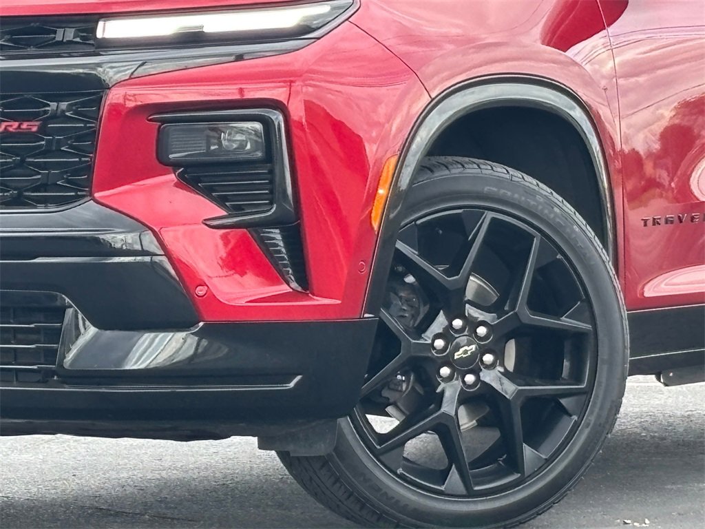 Used 2025 Chevrolet Traverse RS image 2