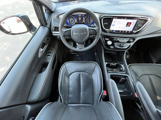 Used 2023 Chrysler Pacifica Limited w/ S Appearance Package AWD/4WD image 25