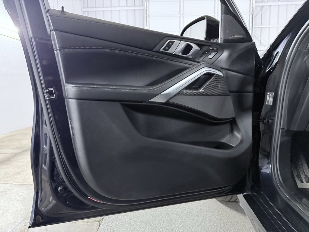 Used 2020 BMW X6 M50i w/ Executive Package image 21