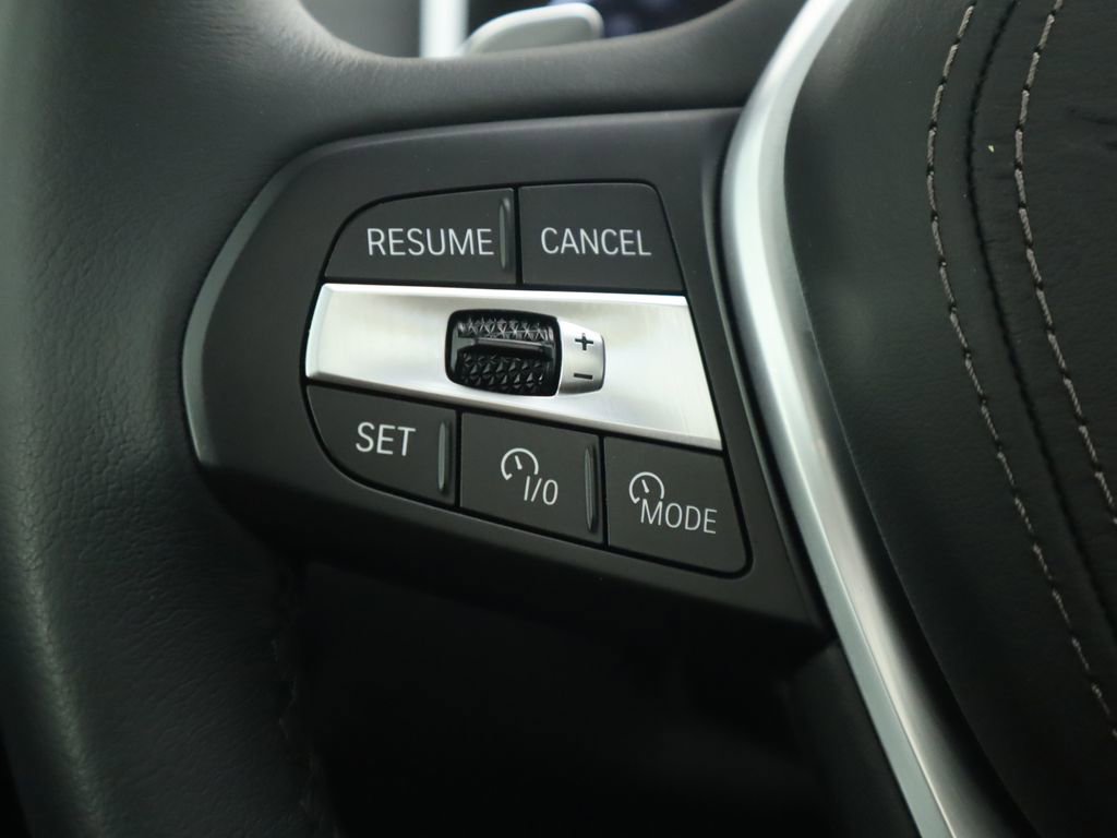 Used 2025 BMW X5 xDrive50e w/ Parking Assistance Package AWD/4WD image 11