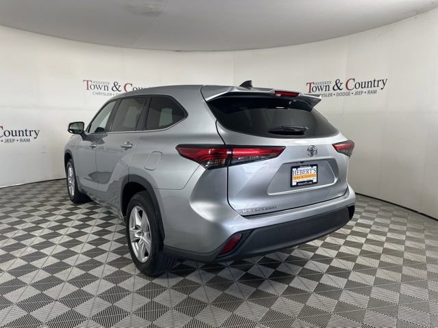 Used 2023 Toyota Highlander L image 9