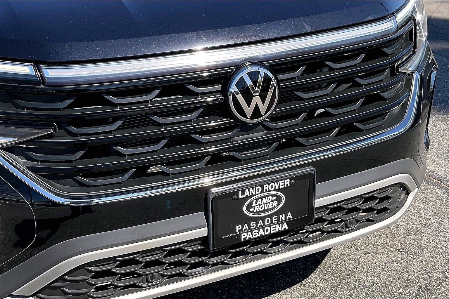 Used 2024 Volkswagen Atlas Cross Sport SE FWD image 31