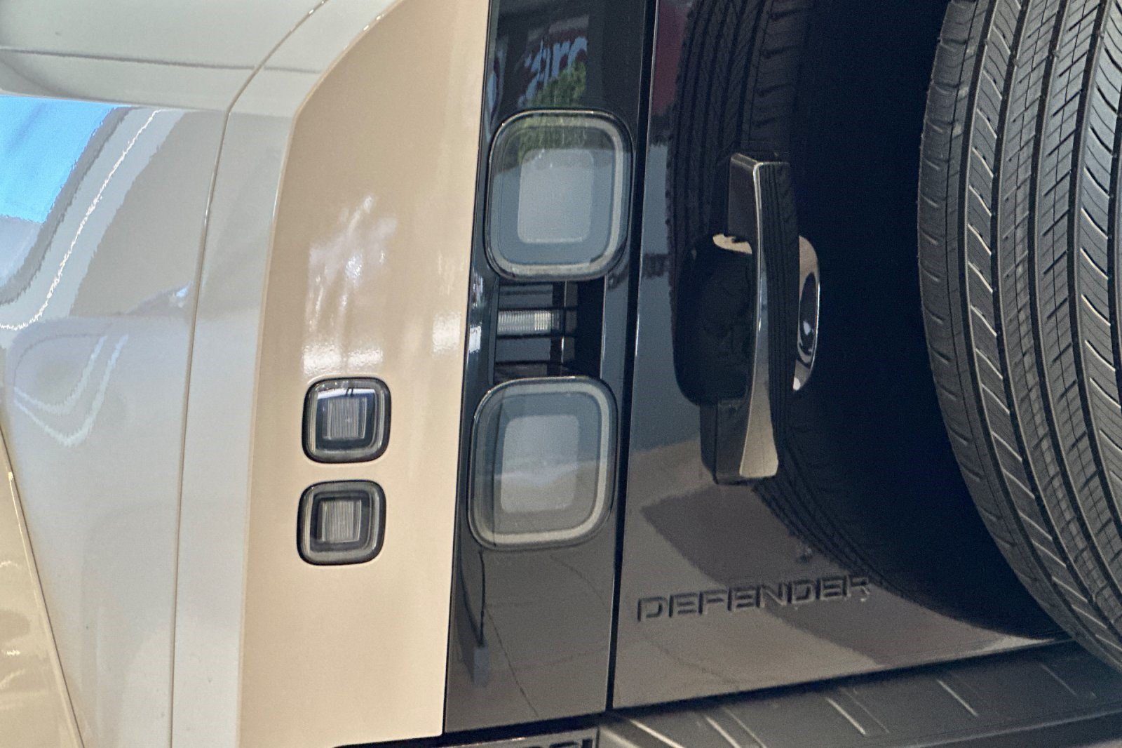 New 2026 Land Rover Defender 110 OCTA AWD/4WD image 17