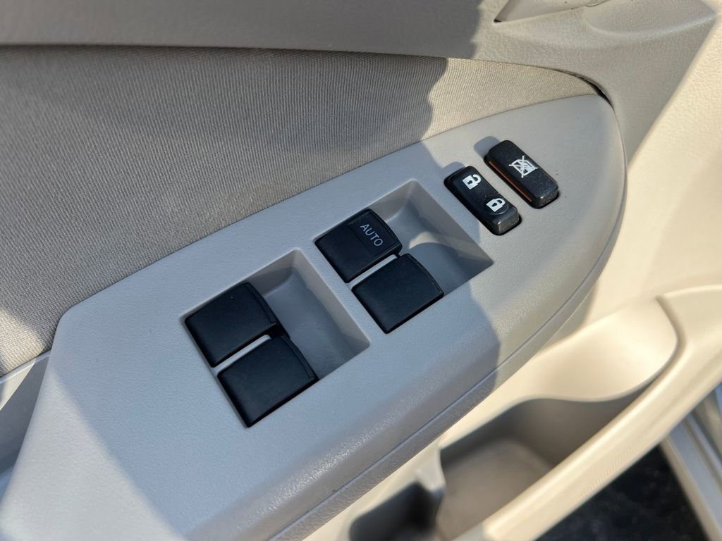 Used 2009 Toyota Corolla LE image 32