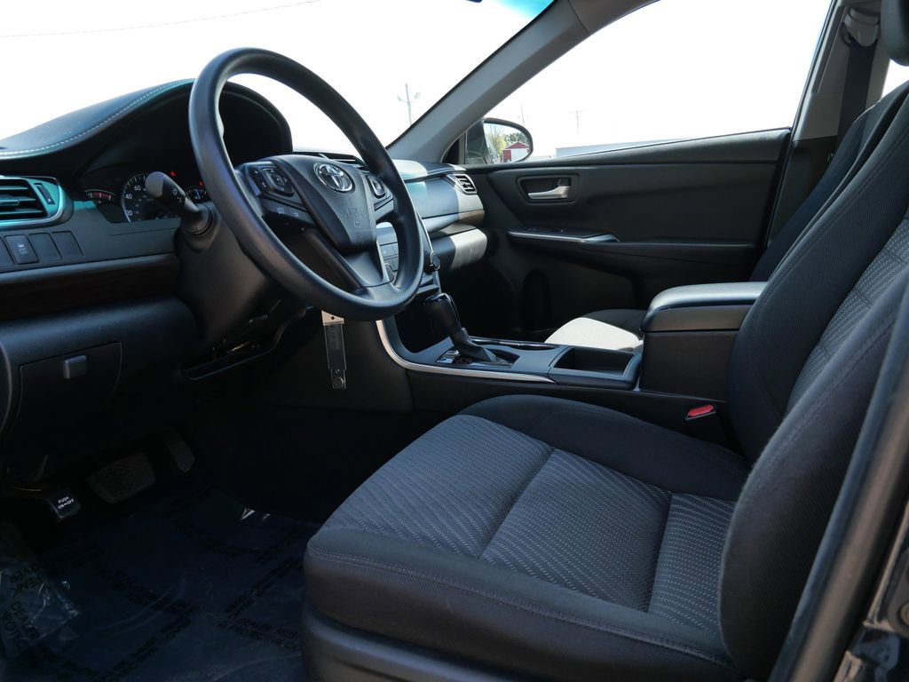 Used 2015 Toyota Camry LE FWD image 8