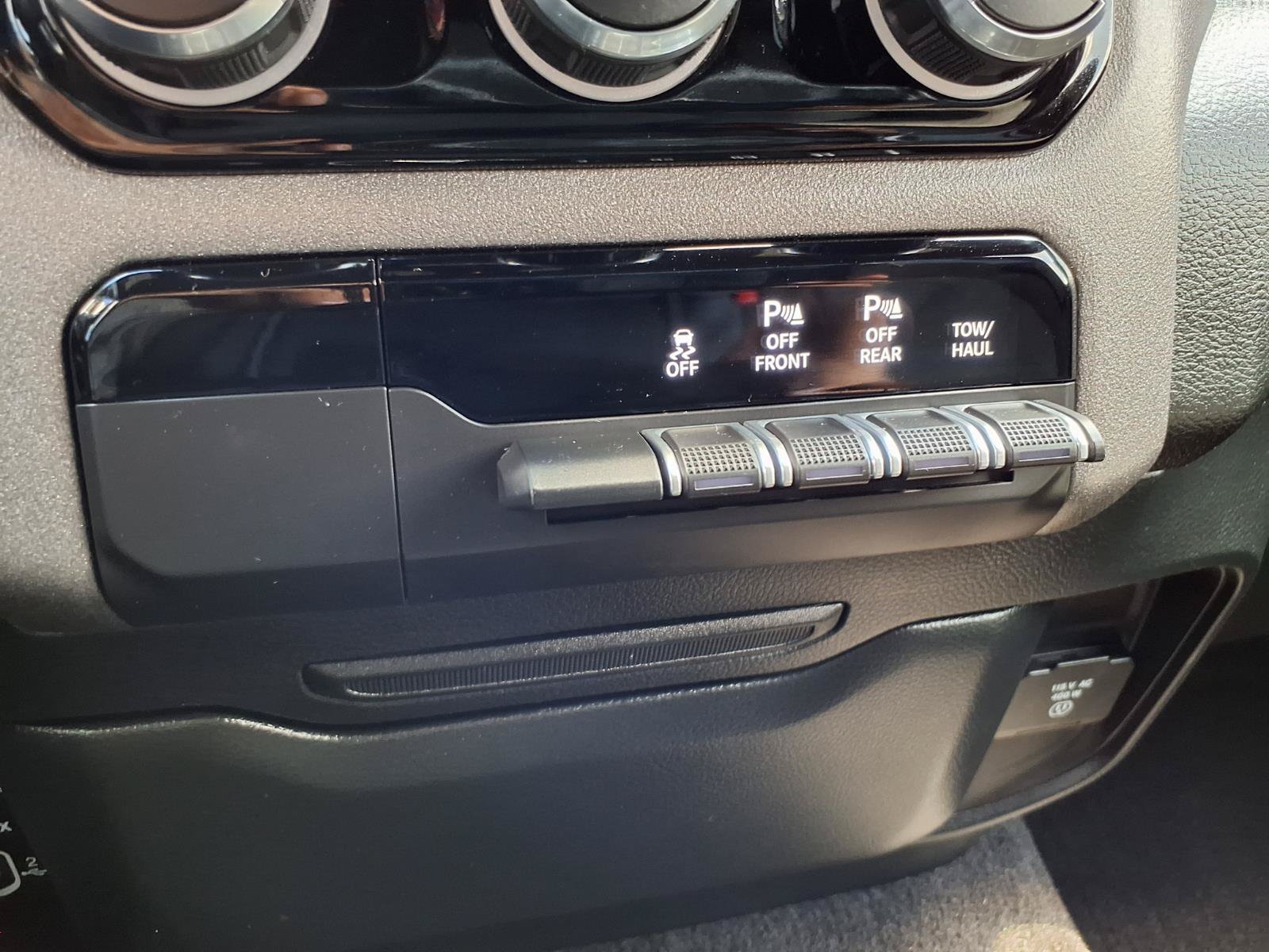 Used 2025 RAM 1500 Warlock AWD/4WD image 10
