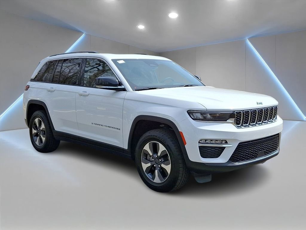 Used 2023 Jeep Grand Cherokee 4WD 4xe image 3