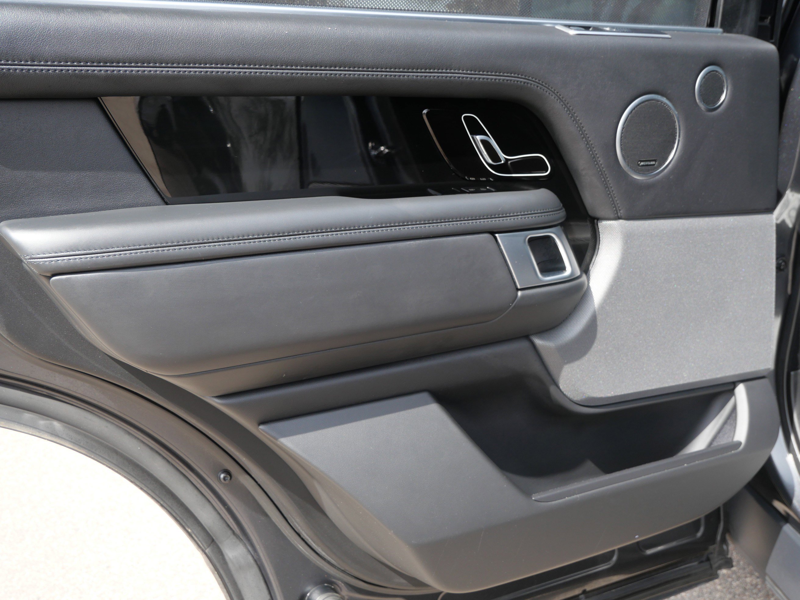 Used 2021 Land Rover Range Rover P525 Westminster Edition LWB image 17