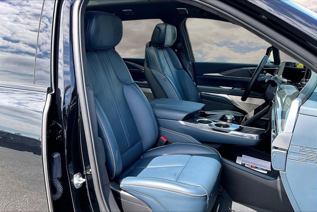 Certified 2025 Cadillac Escalade IQ Luxury 2 w/ LPO, Premium Carpet Package AWD/4WD image 30