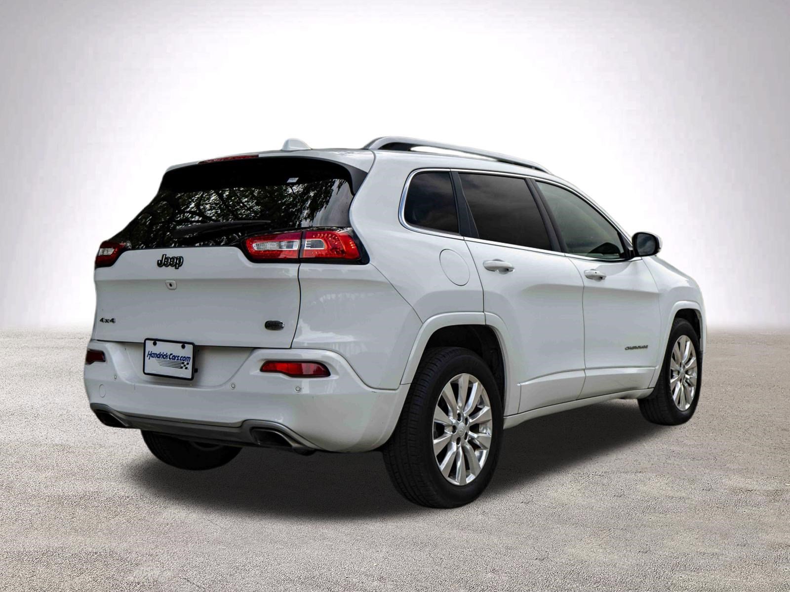 Used 2017 Jeep Cherokee Overland AWD/4WD image 9