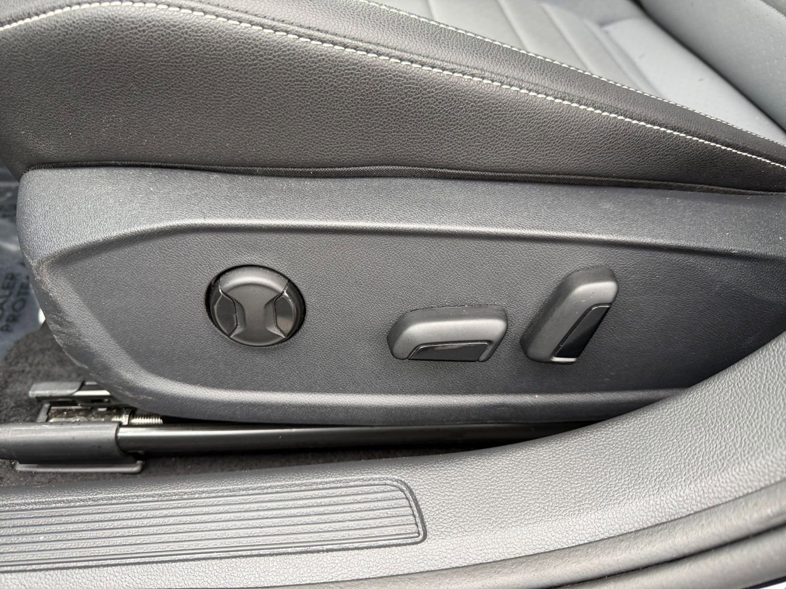 Used 2025 Volkswagen Jetta SE image 23