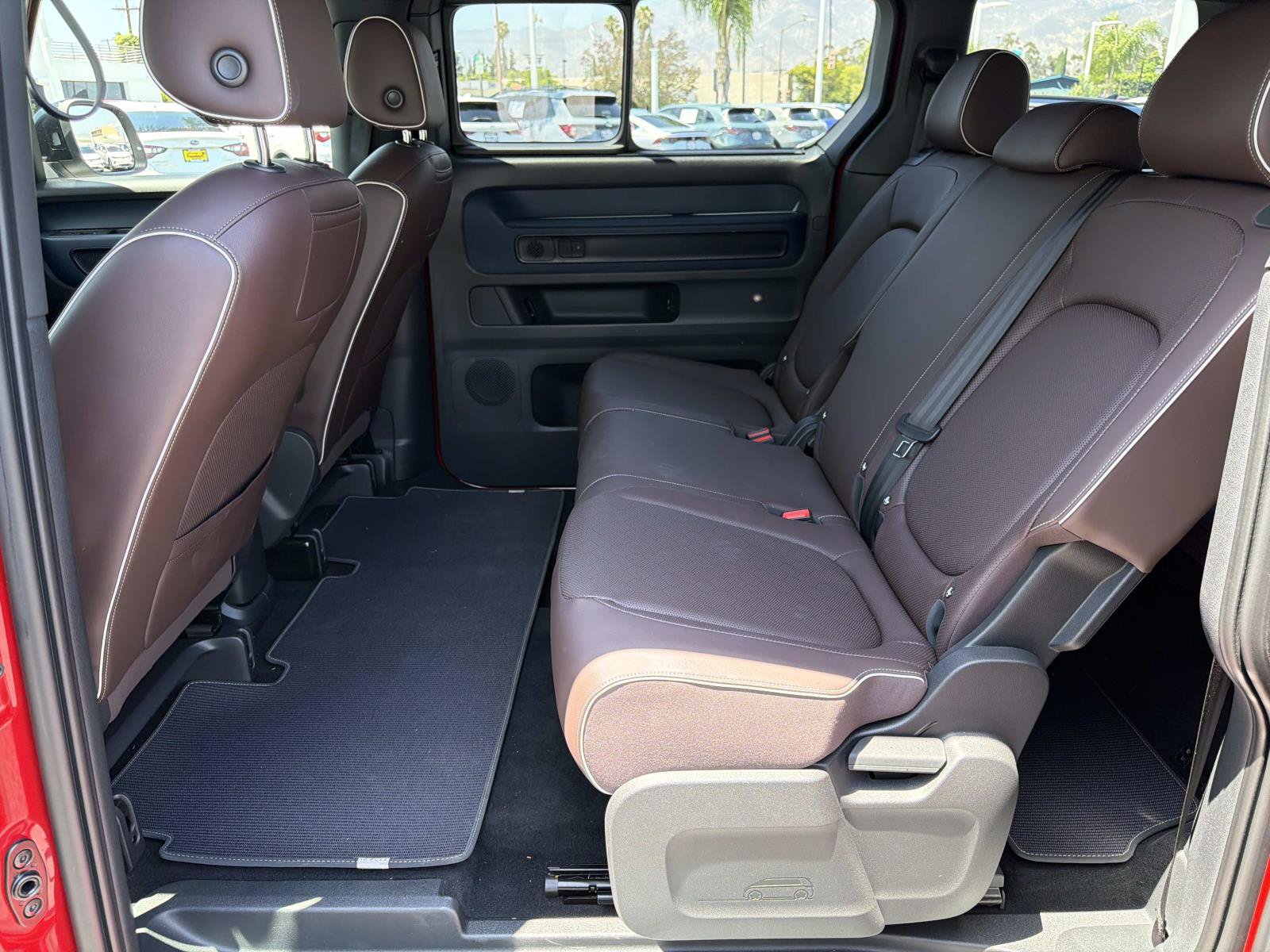 Certified 2025 Volkswagen ID. Buzz Pro S RWD image 9