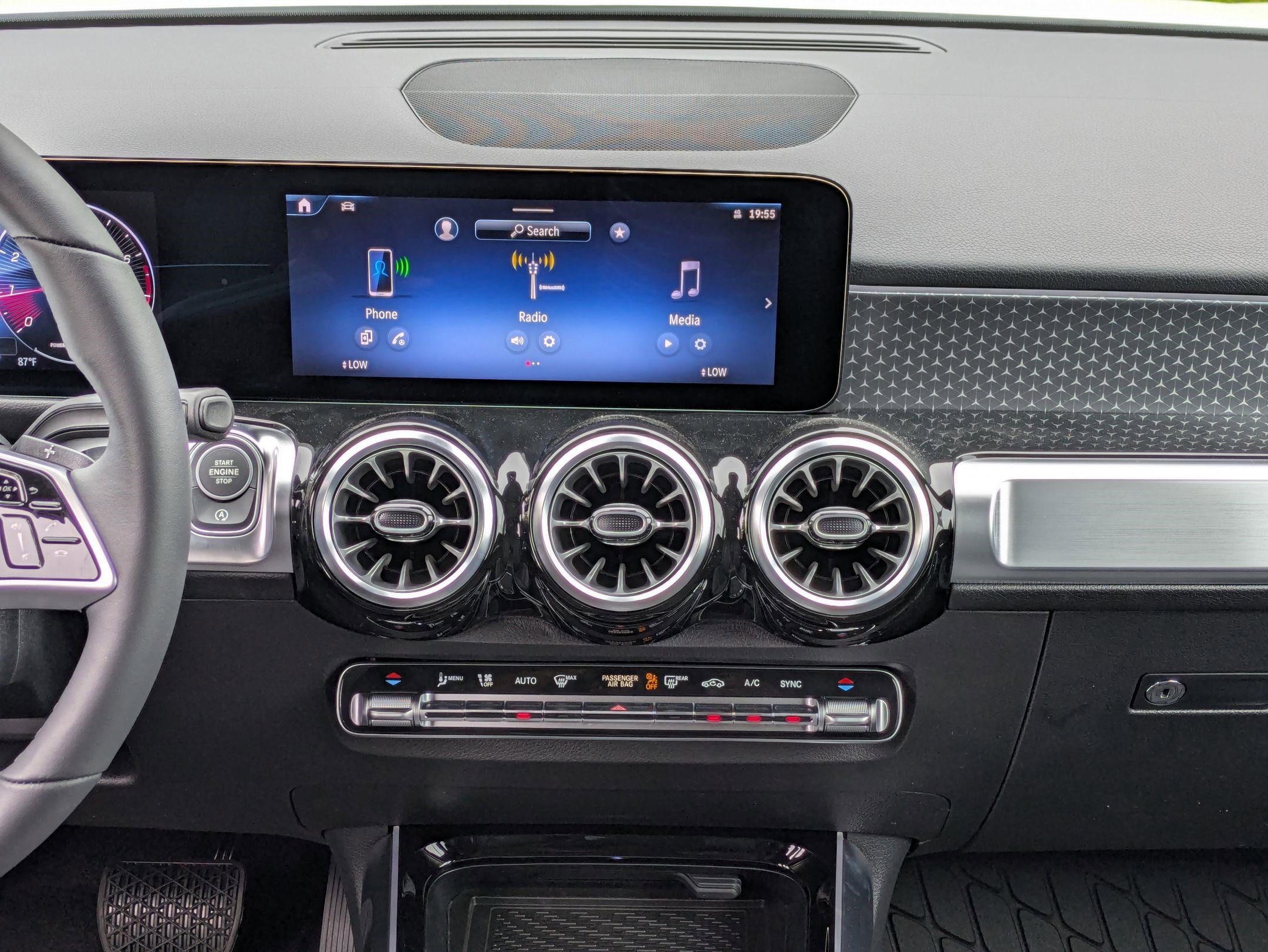 New 2025 Mercedes-Benz GLB 250 image 31