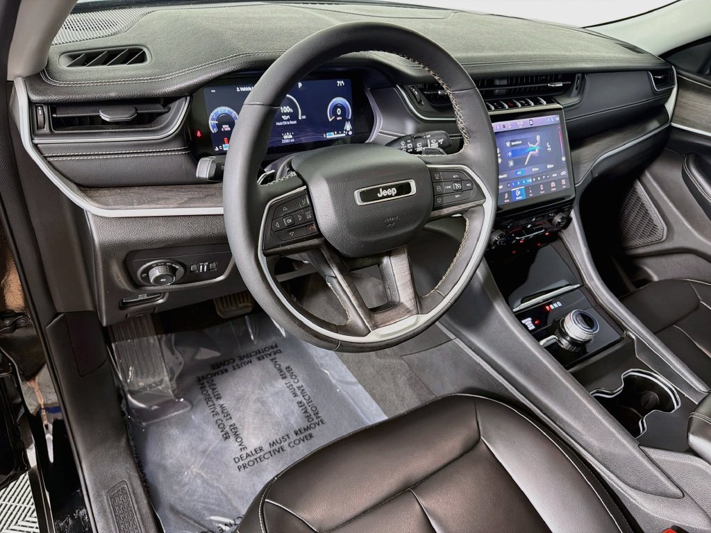 Used 2024 Jeep Grand Cherokee Limited AWD/4WD image 9