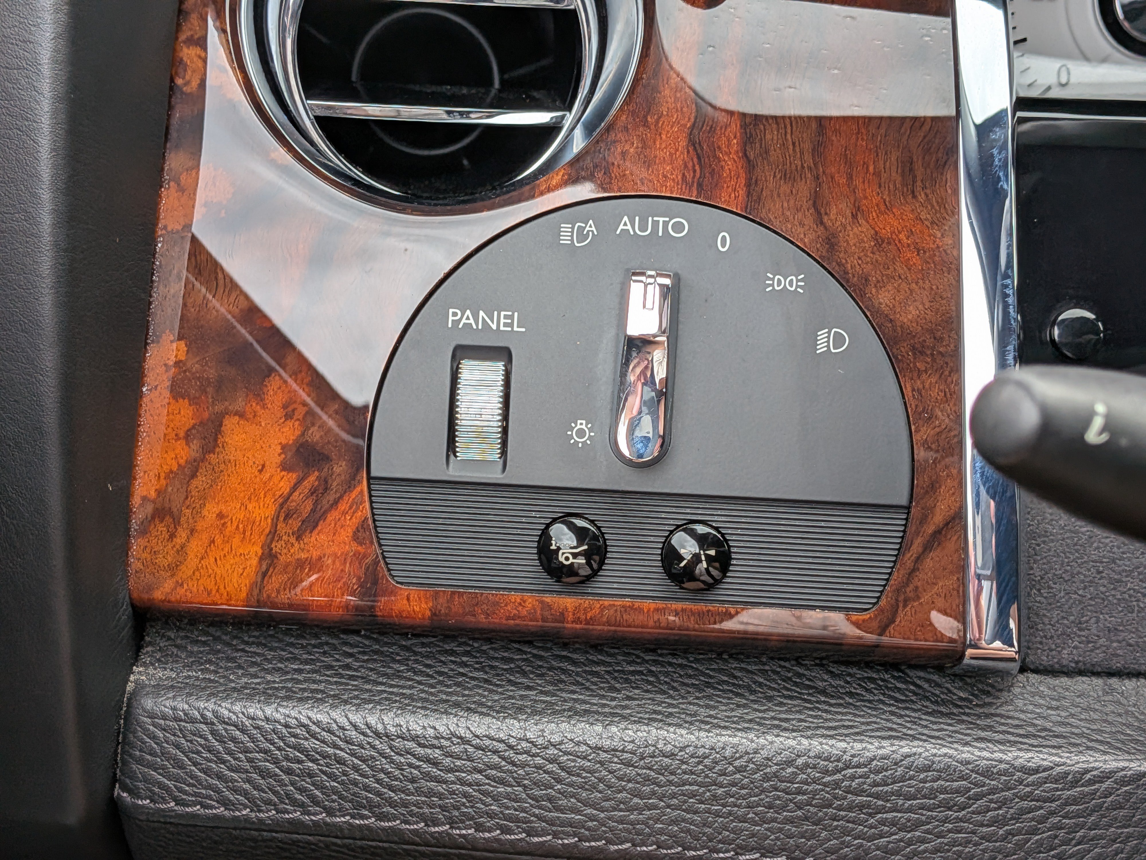 Used 2013 Rolls-Royce Ghost RWD image 21