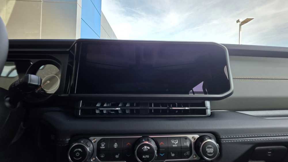 Used 2025 Jeep Gladiator Mojave w/ Convenience Group AWD/4WD image 15