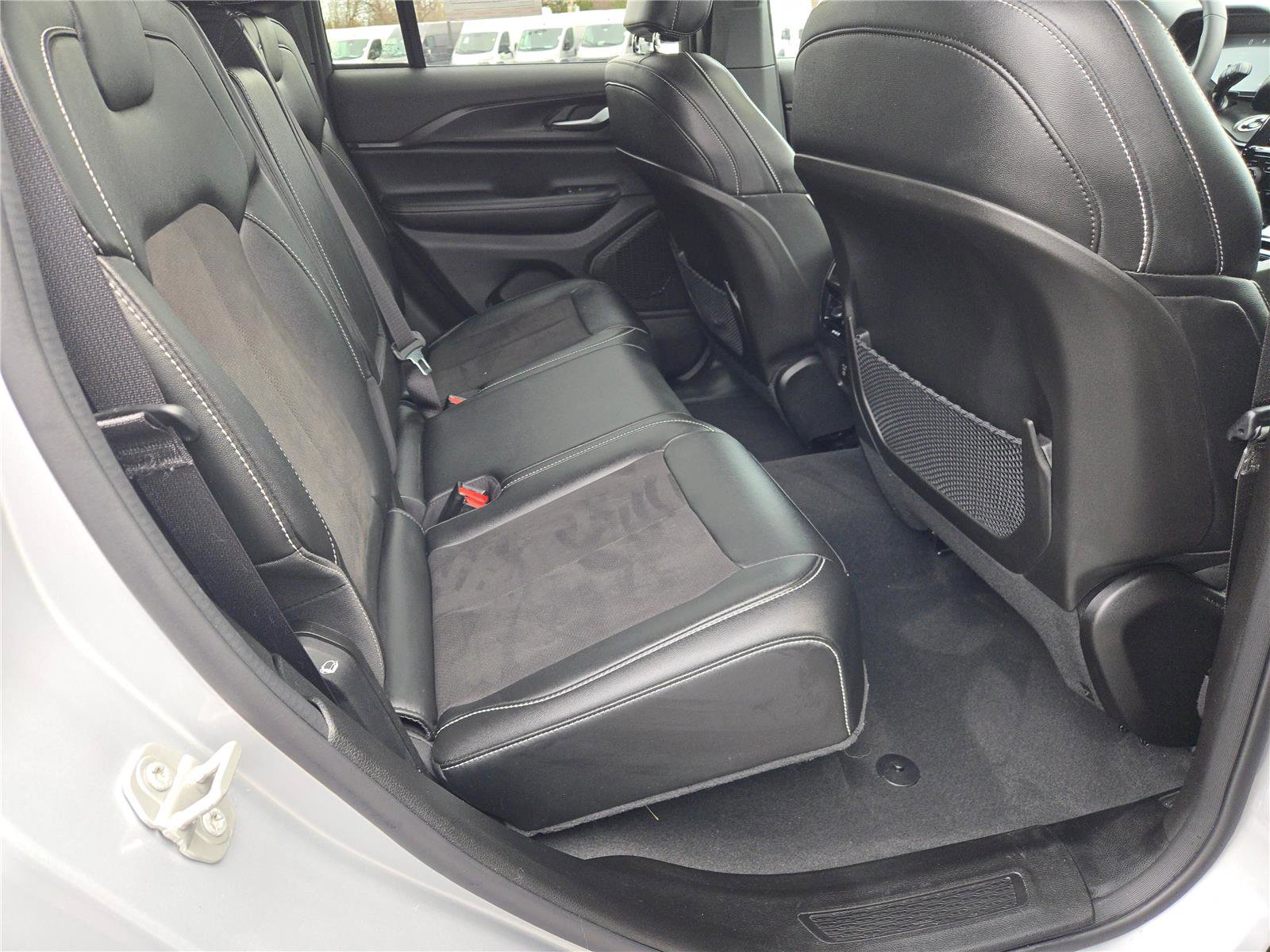 Certified 2024 Jeep Grand Cherokee Altitude image 13