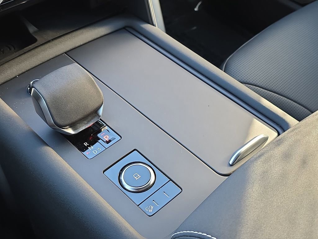 New 2026 Land Rover Discovery Limited Edition AWD/4WD image 25