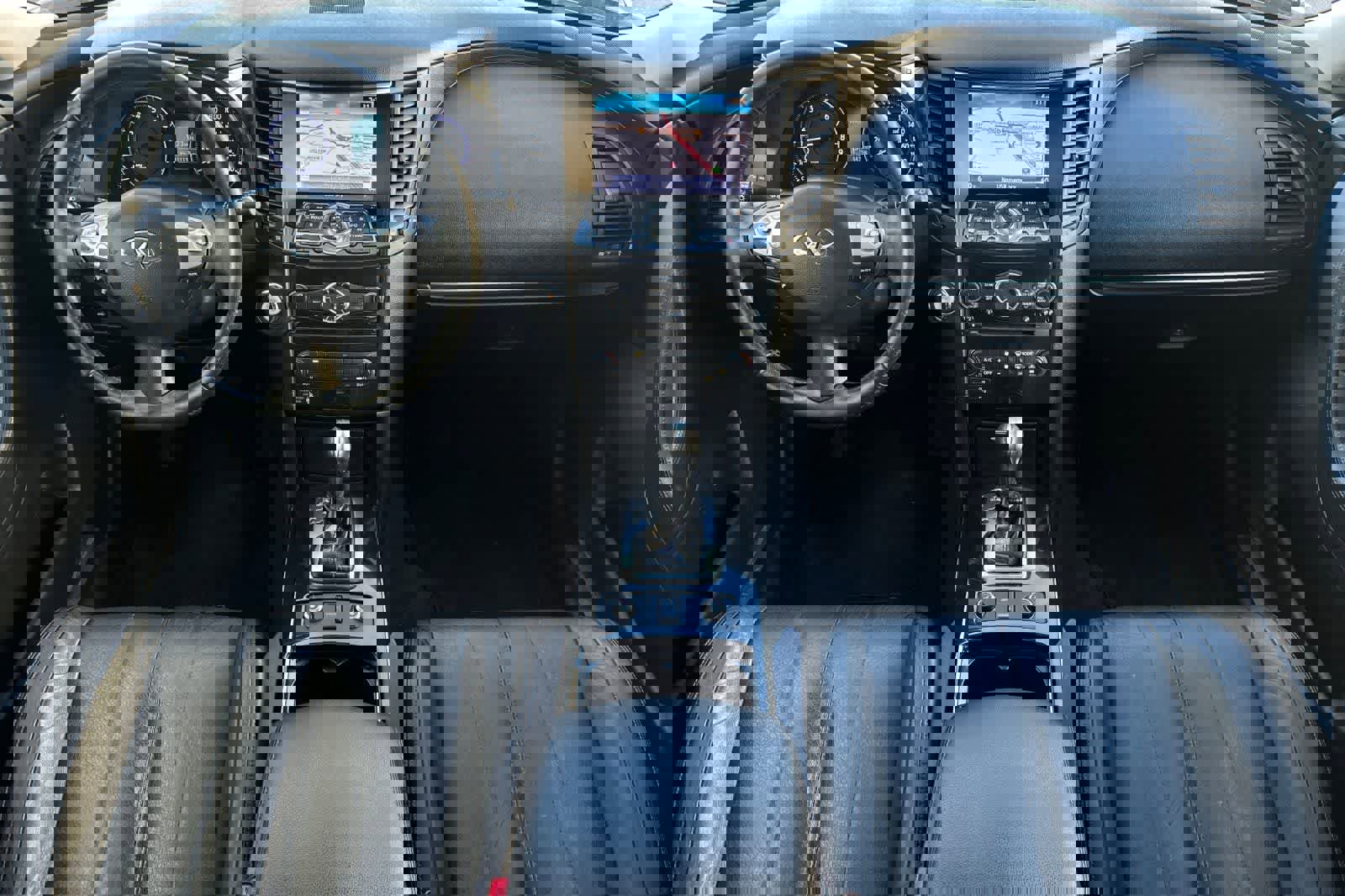 Used 2017 INFINITI QX70 AWD w/ Premium Package image 3