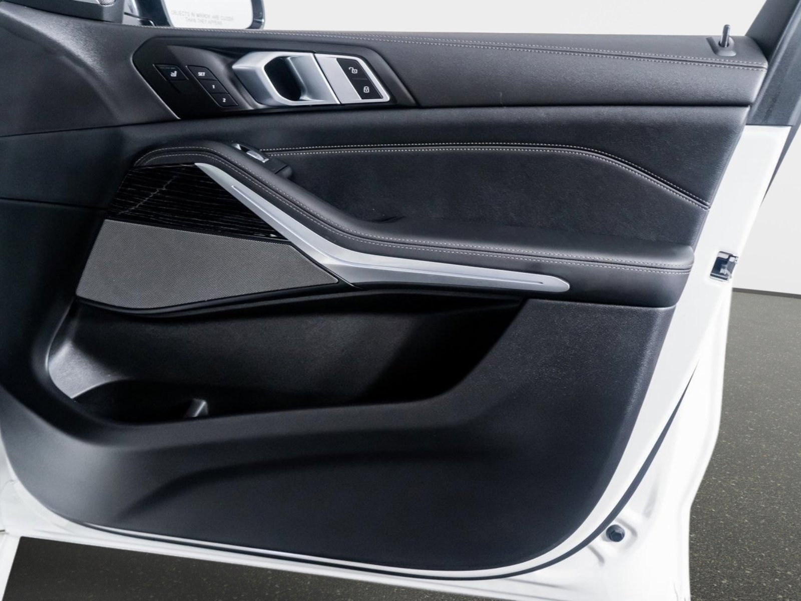 Used 2025 BMW X7 M60i image 43