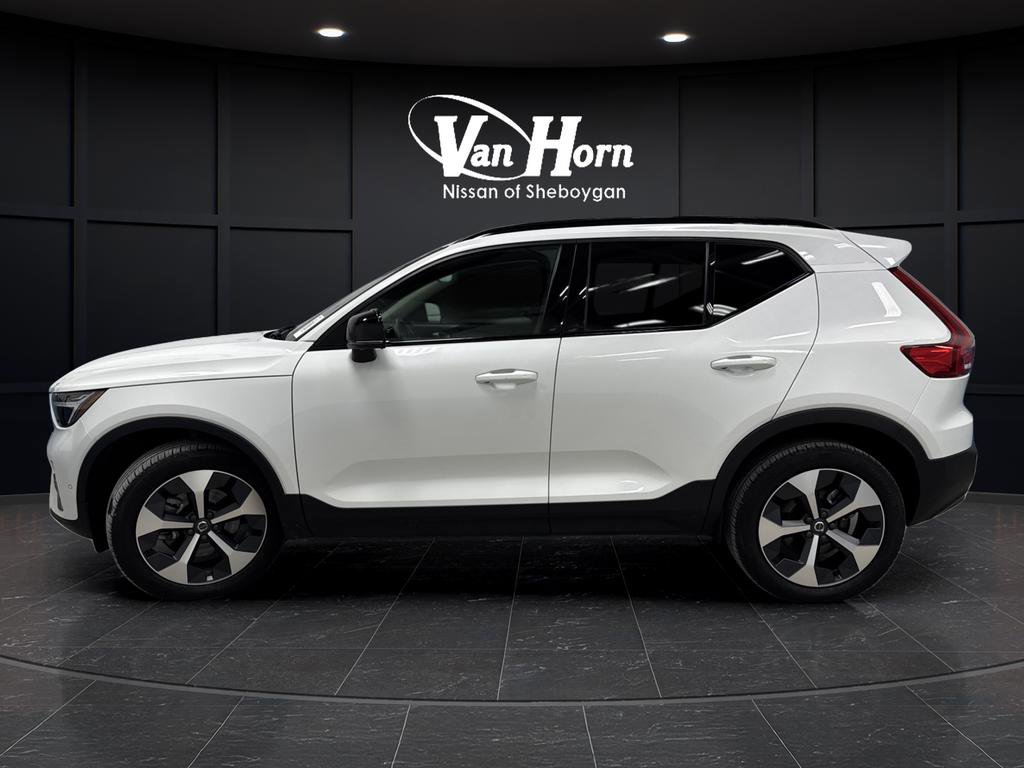 Used 2024 Volvo XC40 B5 Plus w/ Climate Package image 13