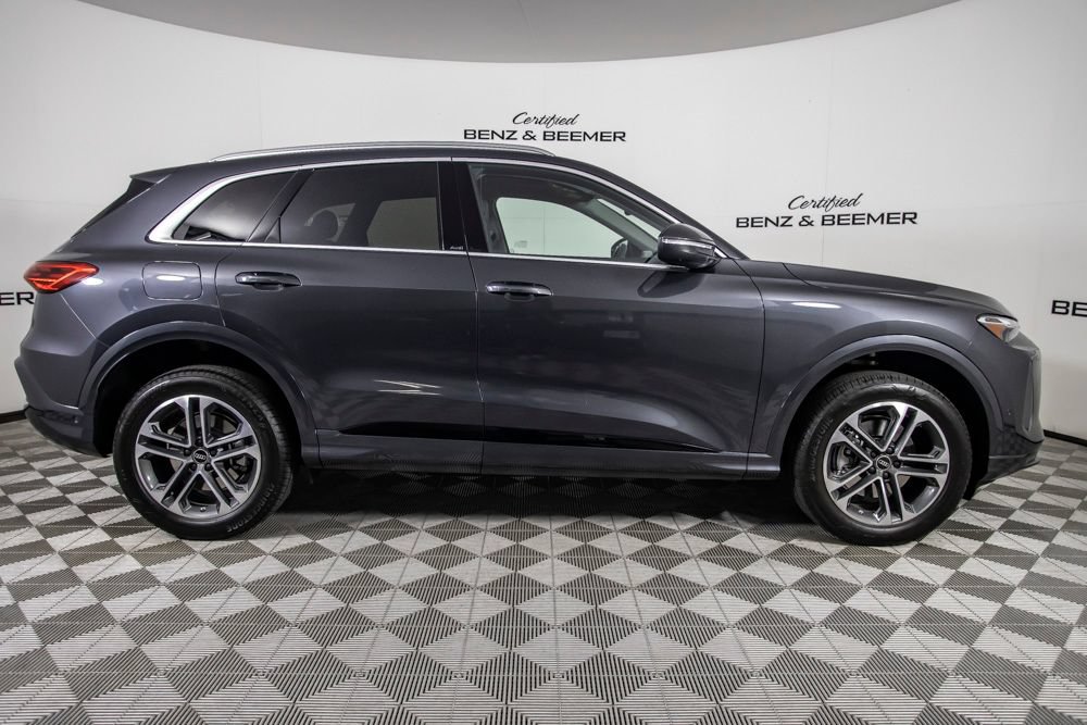 Used 2025 Audi Q5 Premium w/ Convenience Package AWD/4WD image 3
