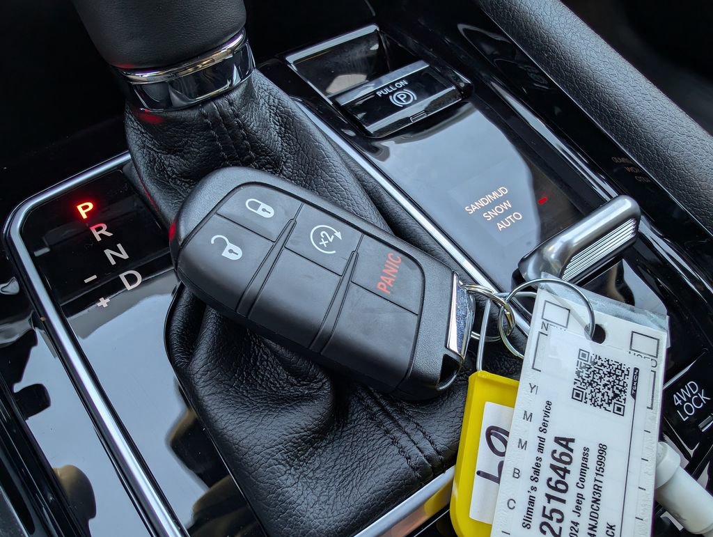 Used 2024 Jeep Compass Limited image 17