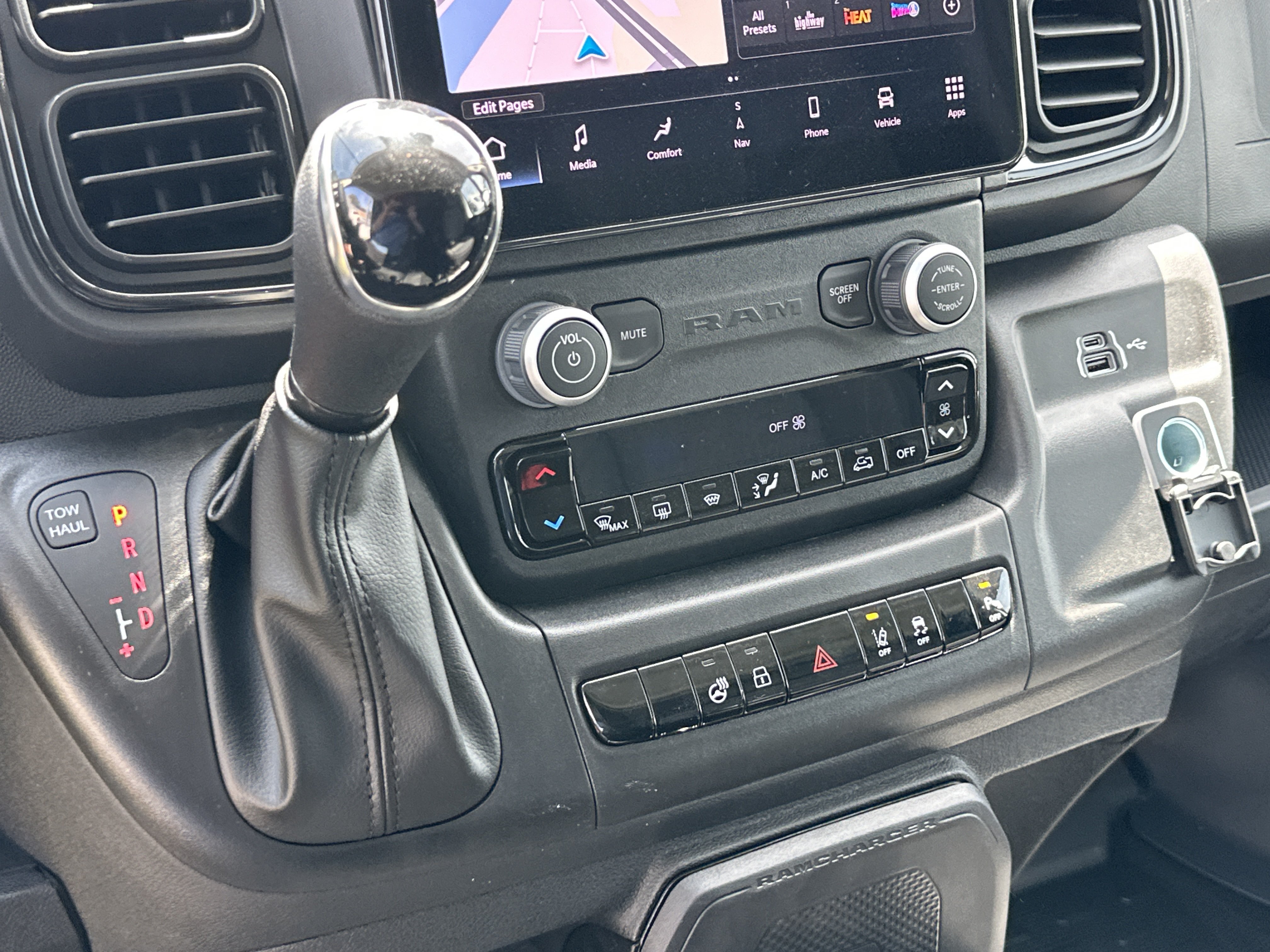 New 2026 RAM ProMaster 3500 w/ Premium Convenience Group FWD image 5
