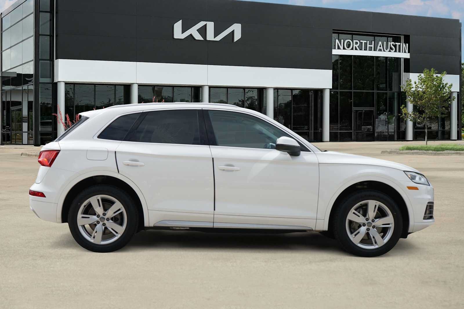 Used 2019 Audi Q5 2.0T Premium Plus w/ Premium Plus Package AWD/4WD image 6