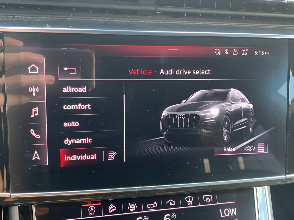 Used 2019 Audi Q8 Prestige w/ Luxury Package AWD/4WD image 31