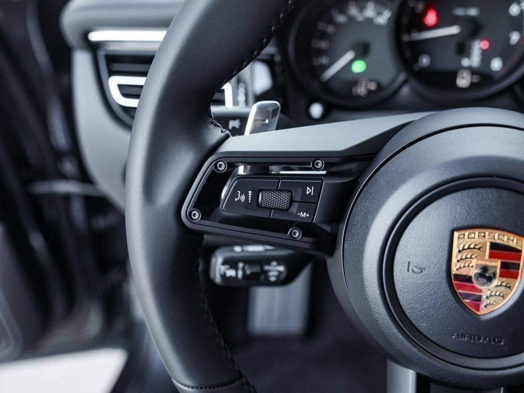 Certified 2026 Porsche Macan AWD/4WD image 19