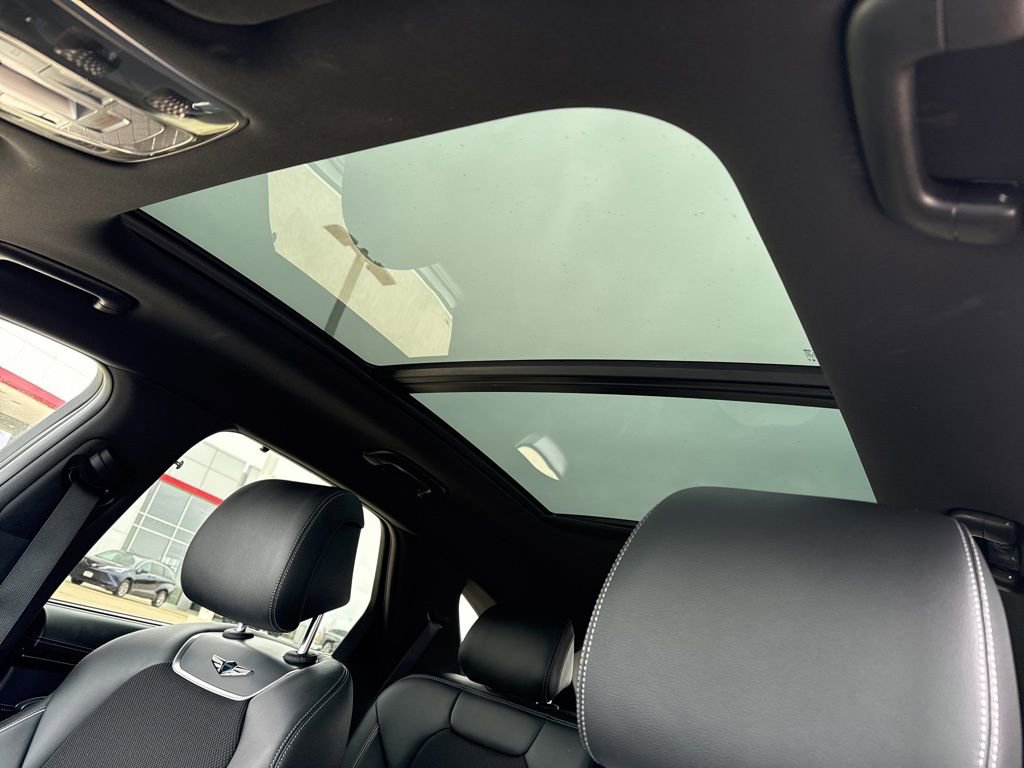 Used 2024 Genesis GV70 2.5T w/ Sport Prestige Package image 9