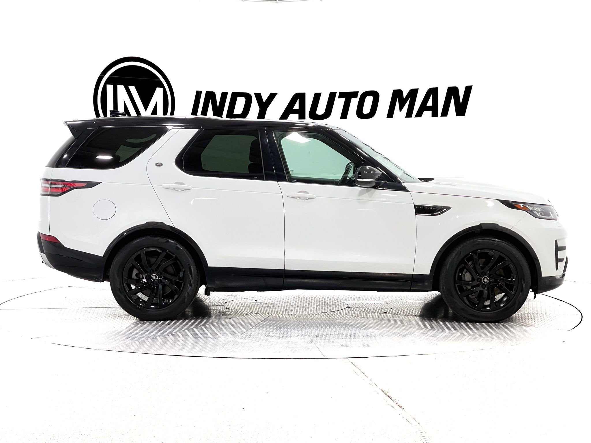 Used 2020 Land Rover Discovery Landmark AWD/4WD image 3