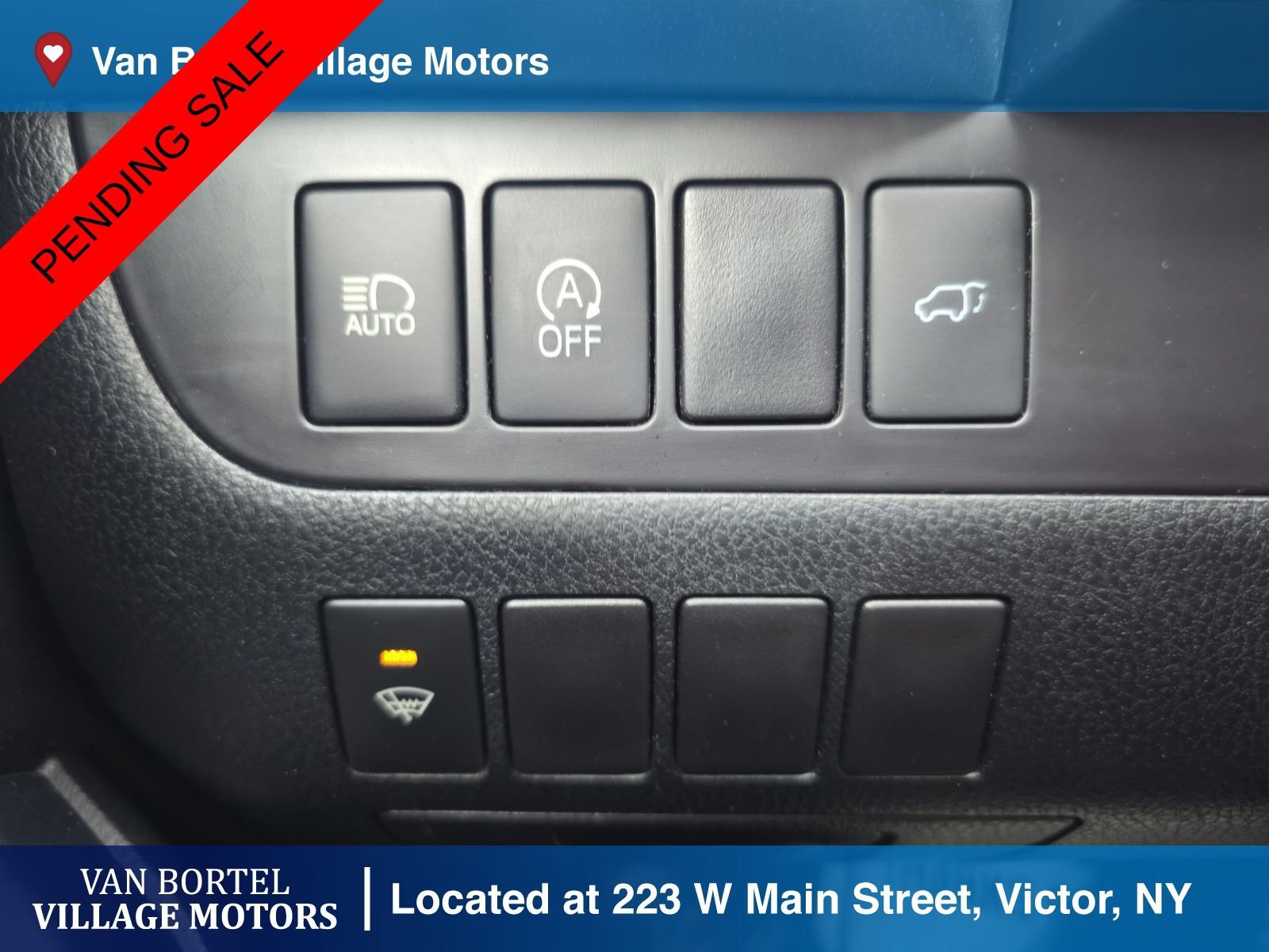 Used 2018 Toyota Highlander SE image 17