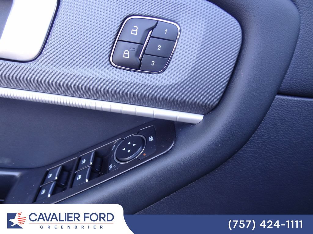 Used 2026 Ford Explorer ST-Line w/ ST-Line Street Pack AWD/4WD image 18