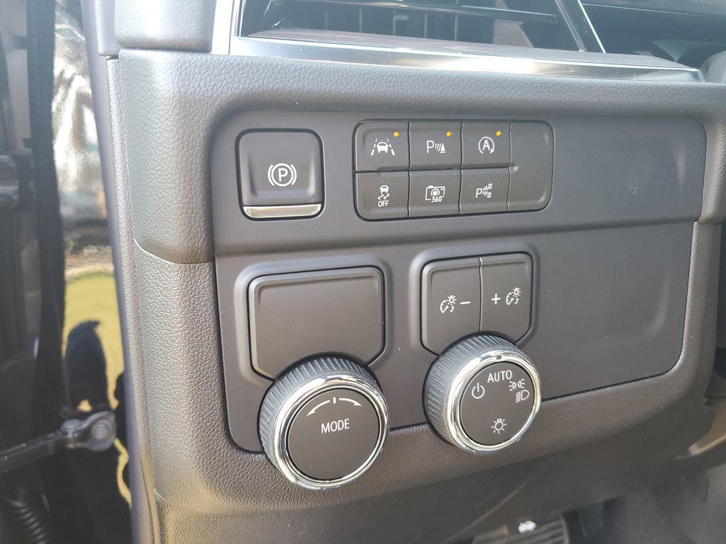 New 2026 Chevrolet Suburban LS image 21