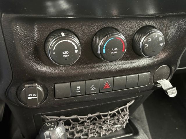 Used 2013 Jeep Wrangler Unlimited Sport image 13